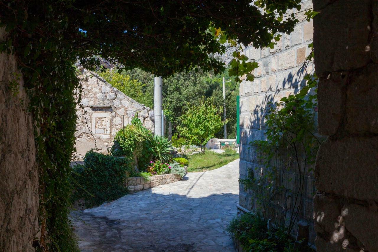 Holiday Home Lavanda Grubisic Tučepi Esterno foto