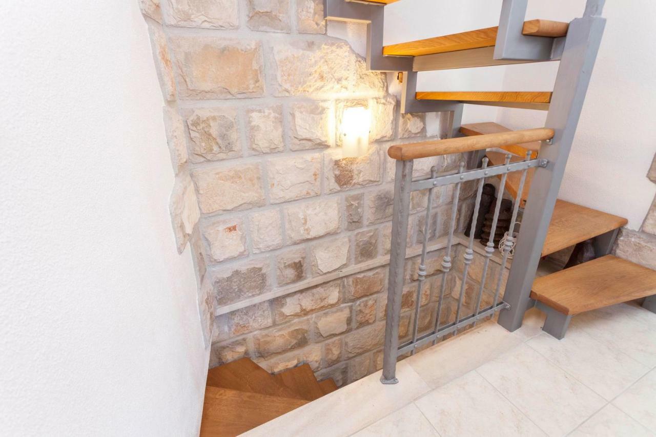 Holiday Home Lavanda Grubisic Tučepi Esterno foto